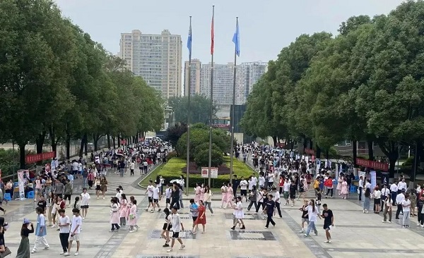 “線上+線下”促精準(zhǔn)就業(yè)，這幾場(chǎng)“百日千萬(wàn)”招聘會(huì)有成效！ 第3張