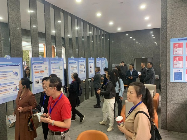 再獲點(diǎn)贊! 成都市委辦公廳、市政府辦公廳和市人社局相關(guān)領(lǐng)導(dǎo)一行參訪由瑞方人力打造的全市首個(gè)就業(yè)小站 第4張