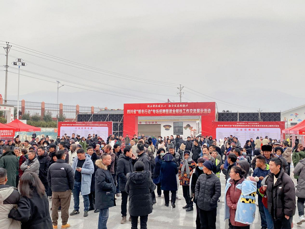 招聘會(huì)開進(jìn)大涼山 瑞方人力助力越西縣扶貧安置點(diǎn)就業(yè) 第2張 招聘會(huì)開進(jìn)大涼山 瑞方人力助力越西縣扶貧安置點(diǎn)就業(yè) 第2張