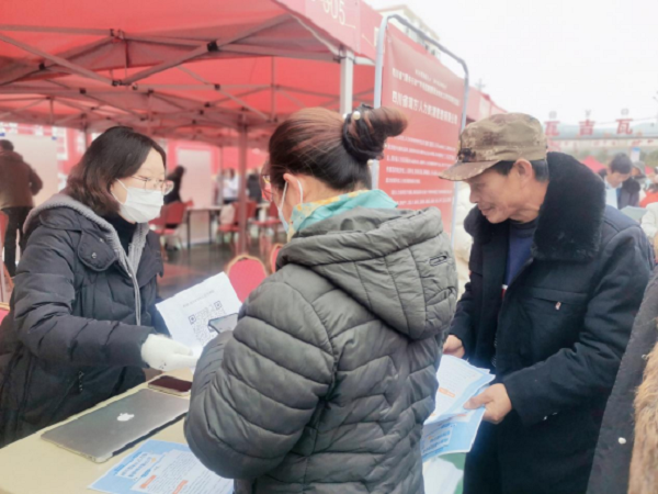 招聘會(huì)開進(jìn)大涼山 瑞方人力助力越西縣扶貧安置點(diǎn)就業(yè) 第4張 招聘會(huì)開進(jìn)大涼山 瑞方人力助力越西縣扶貧安置點(diǎn)就業(yè) 第4張