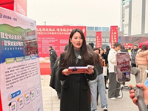 “百米小巷”人潮涌動！瑞方人力助力2025年武侯區(qū)春風(fēng)行動專場招聘會“開門紅” 第2張