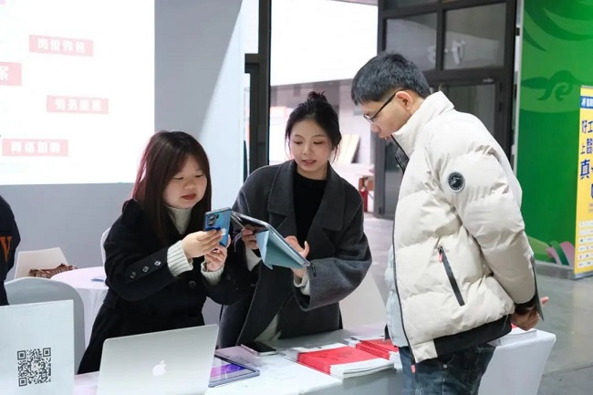 瑞方人力亮相成都大型春招會(huì)，激活就業(yè)服務(wù)新動(dòng)能 第3張