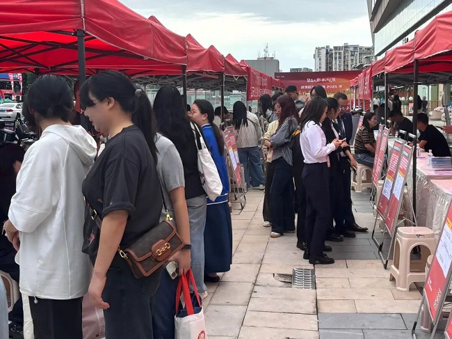 搭建家門口就業(yè)橋梁！瑞方人力助力高校畢業(yè)生人崗高效匹配 第1張