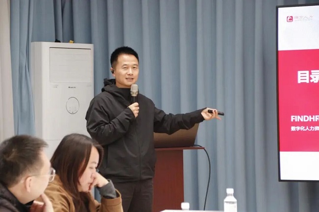 深入一線聽(tīng)民意！成都市人大代表龔曉鷗在火車南站街道開(kāi)展就業(yè)指導(dǎo)專題分享活動(dòng) 第2張