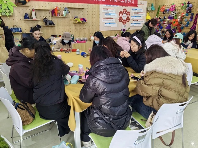 傳承指尖手藝，激活就業(yè)新機(jī)：瑞方人力助力華興街道開展女紅就業(yè)幫扶 第2張