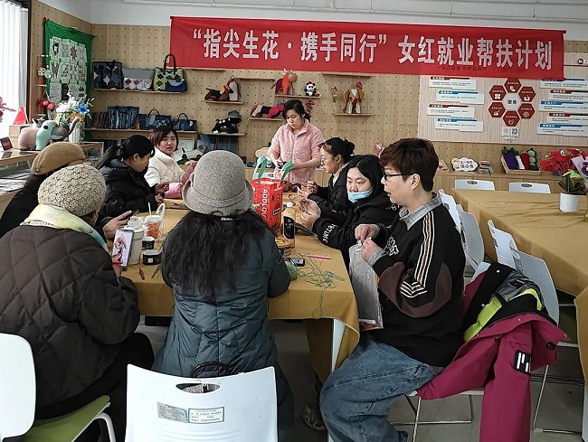 傳承指尖手藝，激活就業(yè)新機(jī)：瑞方人力助力華興街道開展女紅就業(yè)幫扶 第1張